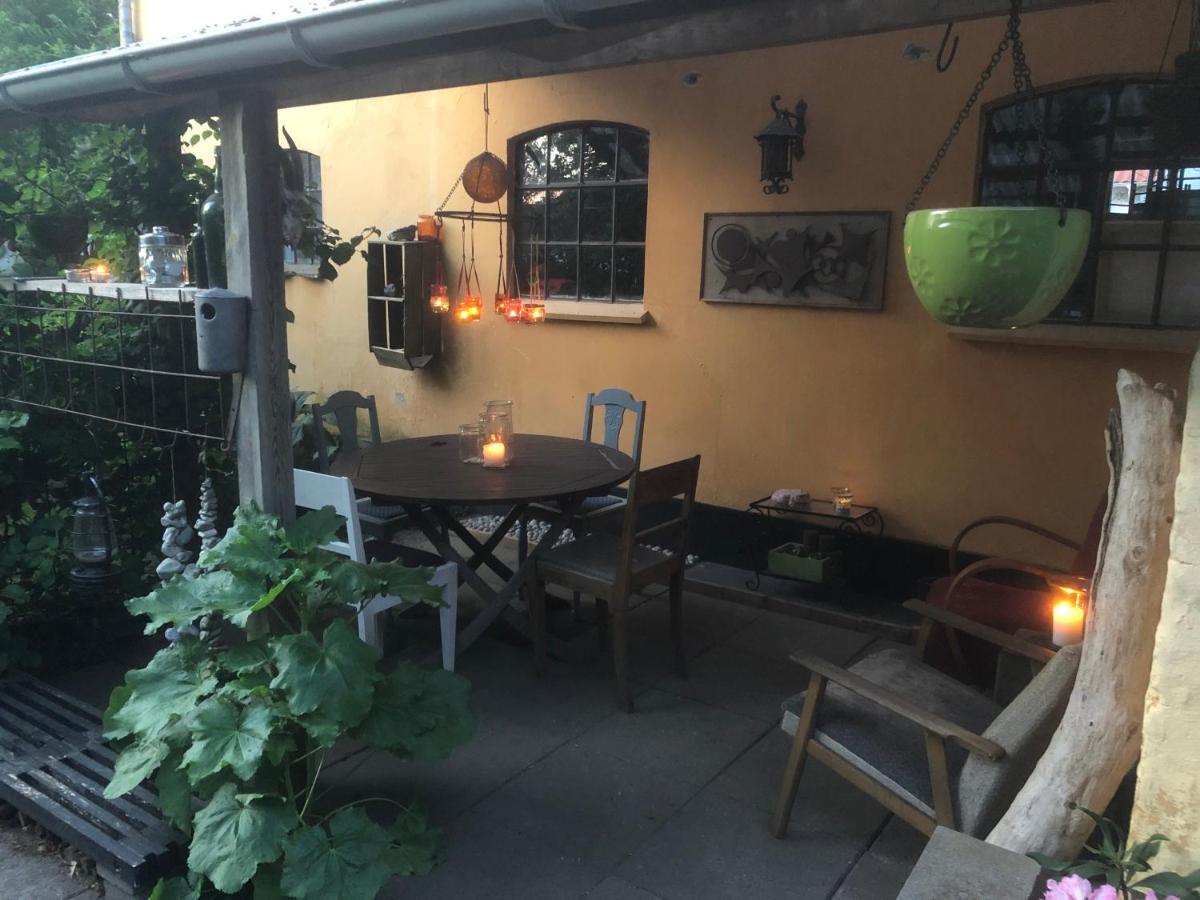 Retro Bolig - Fyldt Med Hygge! Ingen Luksus Kolind Exterior foto