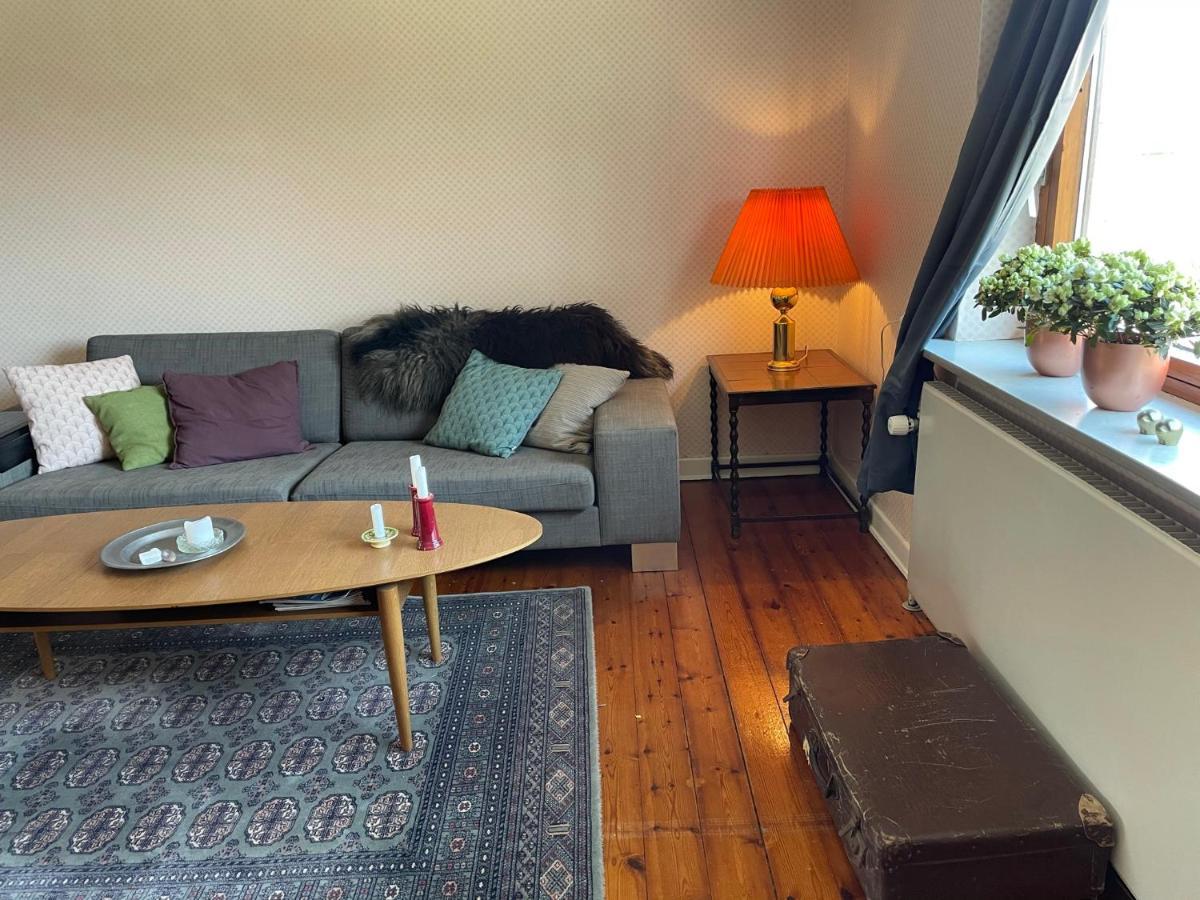 Retro Bolig - Fyldt Med Hygge! Ingen Luksus Kolind Exterior foto