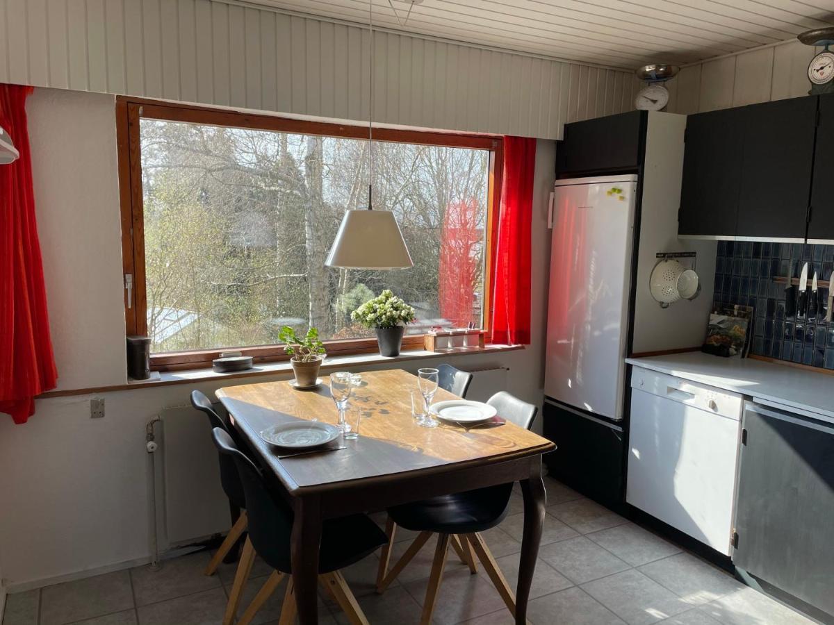 Retro Bolig - Fyldt Med Hygge! Ingen Luksus Kolind Exterior foto