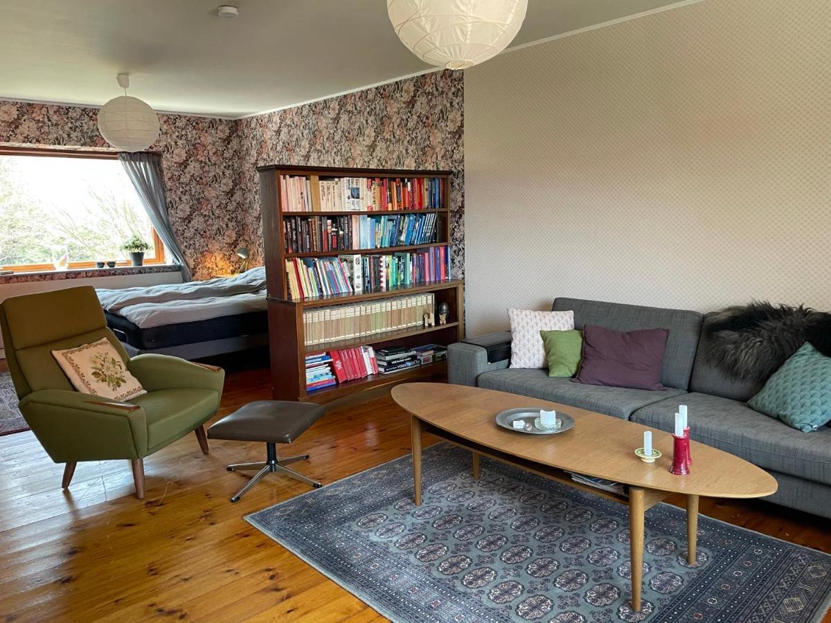 Retro Bolig - Fyldt Med Hygge! Ingen Luksus Kolind Exterior foto