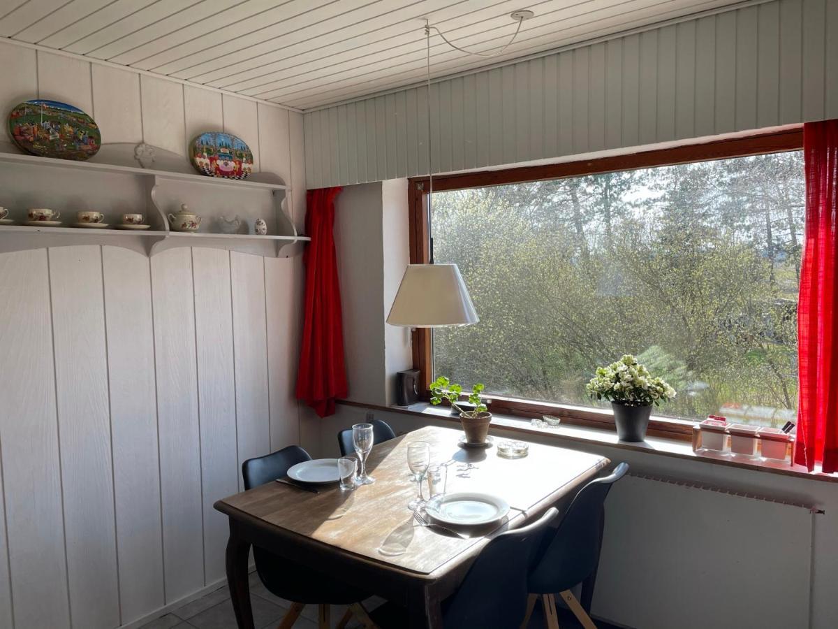 Retro Bolig - Fyldt Med Hygge! Ingen Luksus Kolind Exterior foto