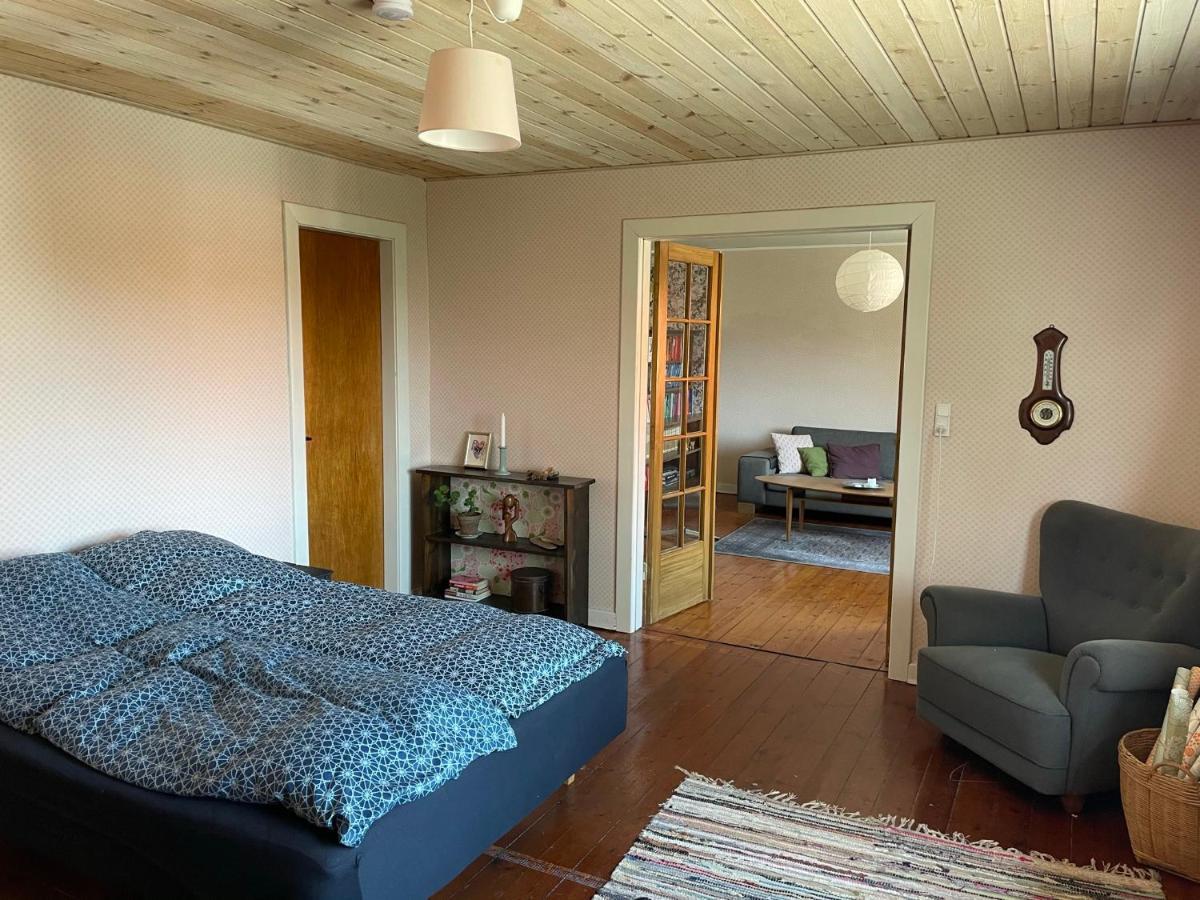 Retro Bolig - Fyldt Med Hygge! Ingen Luksus Kolind Exterior foto